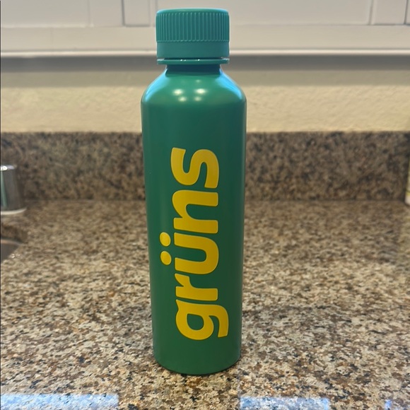NWT- Promotional water Bottles    2 -Celsius and 1 Aluminum Green Grüns Bottle - Picture 6 of 8